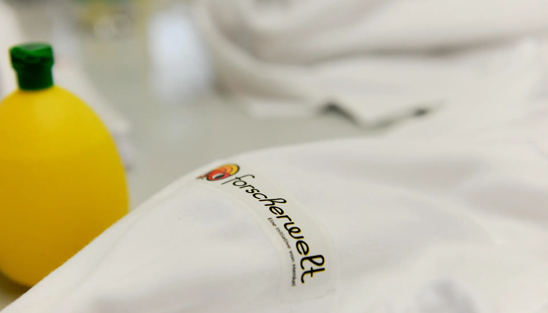 close up of lab coat with Forscherwelt logo