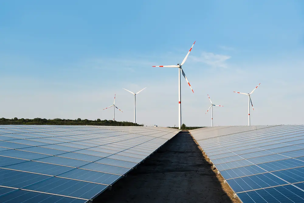 Windräder und Solarzellen