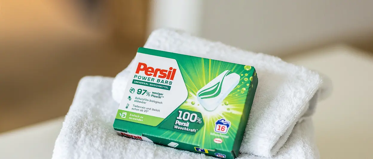 The packaged Persil Power Bars lie on towels.