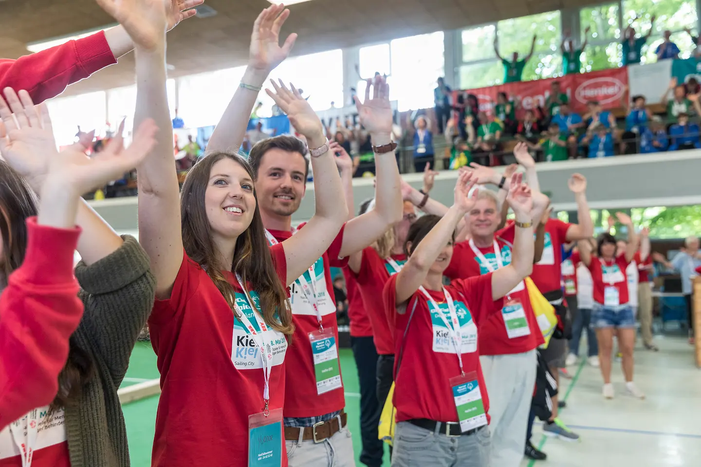 Das Helferteam bejubelt alle Boccia-Athleten